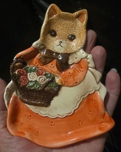 Vintage Takahashi Katze Katze mit Blumenkorb Keramik Schmuck Schale/Löffelablage - Bild 1 von 2