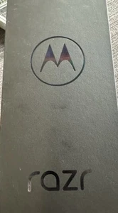 NEW Motorola RAZR 2024 (XT2453-3) 256GB 5G UNLOCKED - Photo 1 sur 4