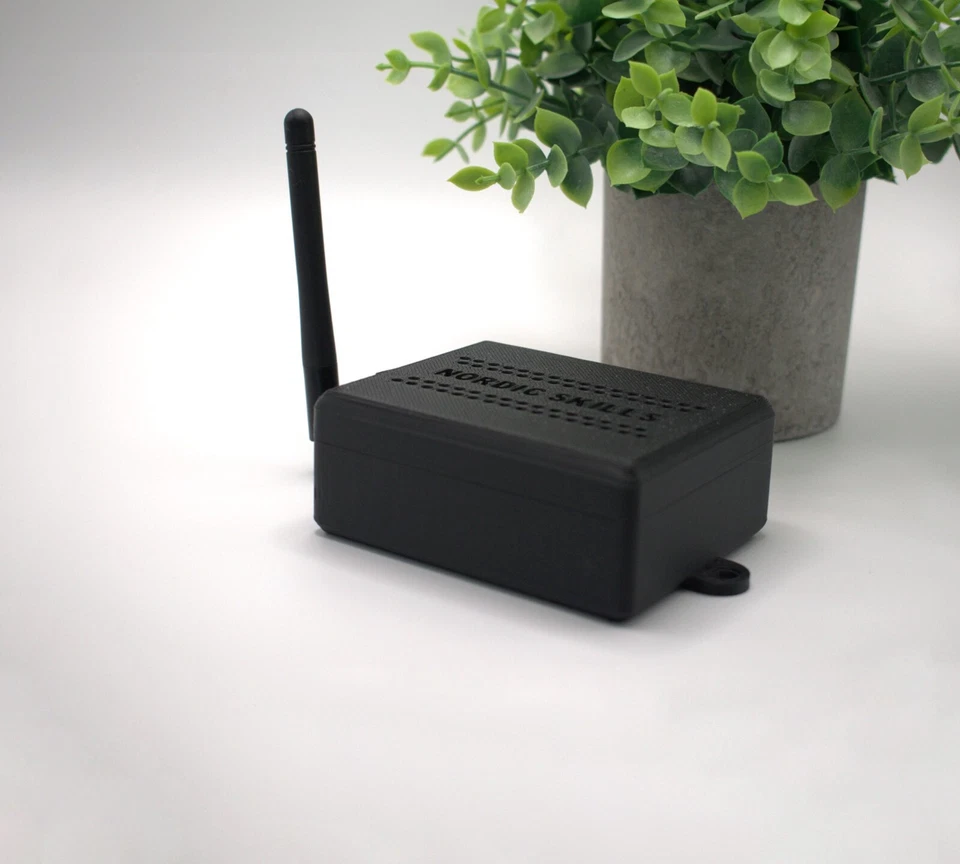 NORDIC SKILLS Open DTU OpenDTU für Hoymiles WR HM300 - 1500 mit Gehäuse und ESP32-3 (16 MB)