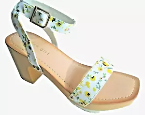 BRAND NEW MADDEN GIRL BY STEVE MADDEN Size 7 Yellow Flowers Sandal Shoes - Picture 1 of 5