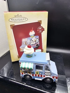 Hallmark Keepsake Ornament IC Pete's Frozen Treats Magic Sound & Light - Picture 1 of 9