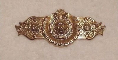 Decoración de muebles de metal dorado europeo muy antiguo con cabeza de león levantada Foto 1 de 2