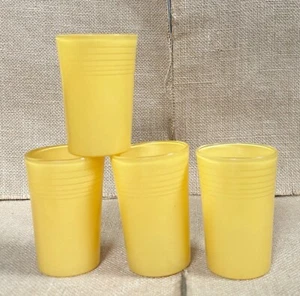 Juego de cuatro vasos de jugo acanalados amarillo sol vintage cocina años 60 MCM - Imagen 1 de 8