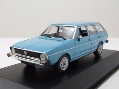 VW Passat Variant Familiare 1975 Blu Modellino Auto 1:43 Maxichamps - Immagine 1 di 4