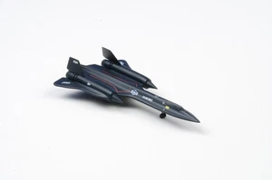 Dragon Models 1/400 SR-71A Blackbird #61-7964 USAF 9th SRW - Picture 1 of 2