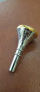 Sousaphon Mundstück mit Gravur 606 M&H Boquilla Para Tuba Medida 606 - Bild 1 von 4