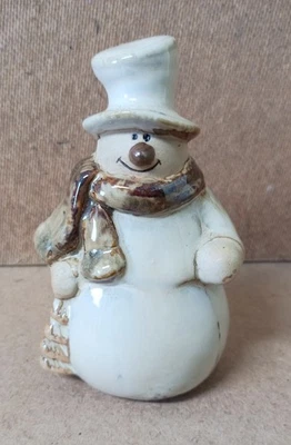 SCHNEEMANN  Hochglanz-Keramik  (in Mantel,mit Schal und Hut) ca. 12,5 x 7,5 cm - Bild 1 von 4