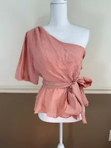 Neu mit Etikett Nerz rosa Damen Vera One Shoulder Top MITTEL staubig rosa Schößchen - Bild 1 von 8