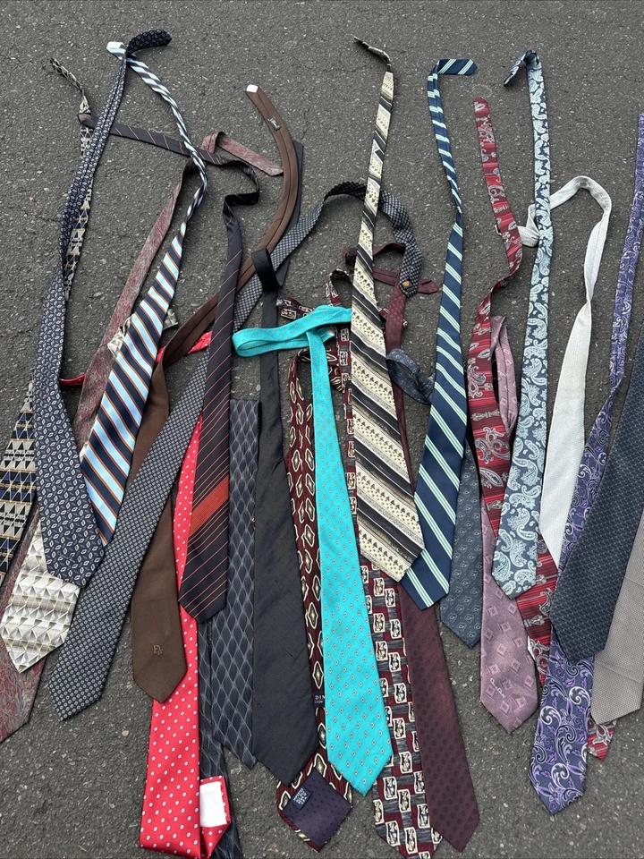 Gran Lote De 25 Corbatas De Diseñador, DIOR, ALFANI, Seda Buen Valor Paquete Foto 1 de 4