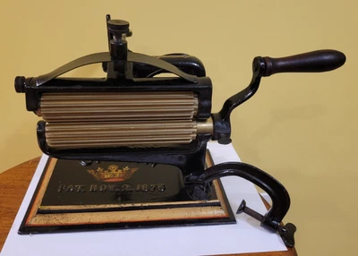 Antique Fine 1870's CROWN AMERICAN MACHINE Co. ROLLER FLUTTER FLUTING Iron - Image 1 of 4