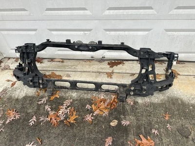 Conjunto de soporte de radiador para camioneta local Ram 2500/3500 68217752AB 2013-2018 Foto 1 de 4