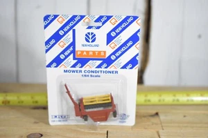 VINTAGE ERTL NEW HOLLAND MOWER CONDITIONER TOY ON CARD CRISP - Picture 1 of 6
