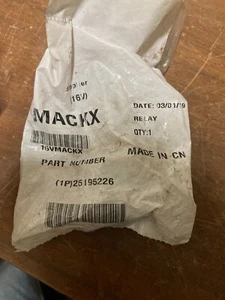 New Mack 25154864 Drain Cock Mack Petcock - Picture 1 of 2