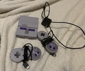 Super Nintendo SNES Mini Classic Edition Console Box 2 Controllers