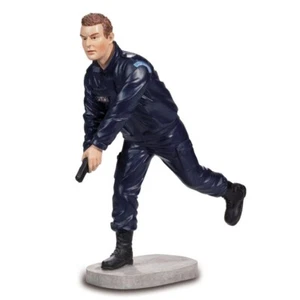 Französischer Polizist mit Pistole in der Hand - Picture 1 of 1