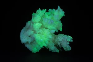 JH16810 Cristales Fluorescentes Aragonita Verde y Blanco, Santa Eulalia, México - Imagen 1 de 3