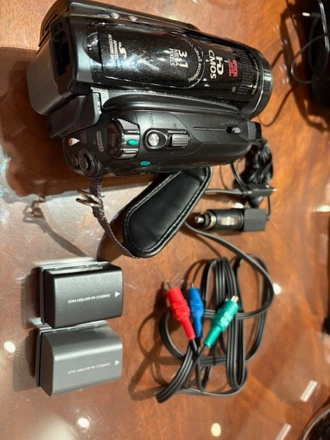 Canon VIXIA HV40 MiniDV HDV HD Bundle   Tested working, RODE microphone, bag - Image 1 of 4