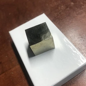 22 Gramm Kubischer Pyrit aus Spanien - Super Spiegelartiger Cluster - Heilkristalle - Bild 1 von 7