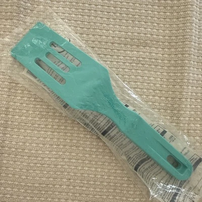 Pampered Chef Mini Nylon Serving Spatula Teal - Image 1 of 3