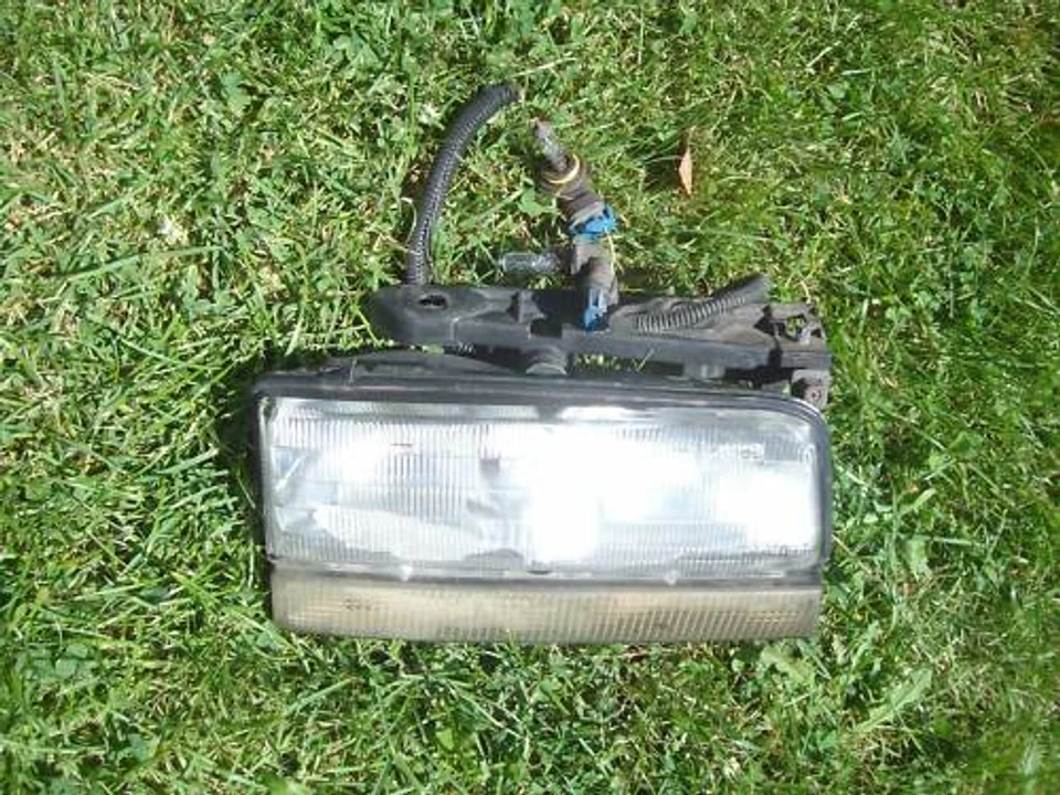 1992 1993 1994 1995 1996 BUICK PARK AVENUE LESABRE RIGHT HEAD LIGHT MARKER USED - Image 1 of 1