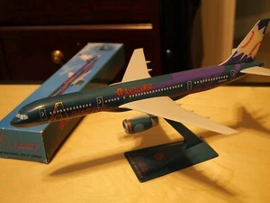 America West B757-200 "Diamond Backs" 1/200 Desktop Model - Picture 1 of 4
