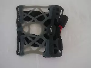 DONJOY OA REACTION WEB MEDIAL LEFT, LATERAL RIGHT KNEE BRACE MEDIUM (2C2) - Picture 1 of 6