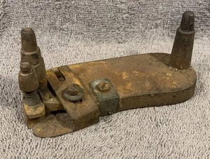 RARE ANTIQUE HAT MAKERS SHACKLE/BRIM IRON WITH GROOVE & MOVABLE CURLING "FOOT" - Picture 1 of 8