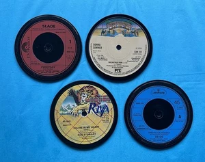 4, 70er Jahre Untersetzer aus Original Vinyl Schallplatten gefertigt, Samtrücken, Geschenkbox - Bild 1 von 3