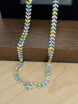 Collar Pura Vida Color Pastel/Rosa, Púrpura, Verde, Amarillo, Azul Foto 1 de 4