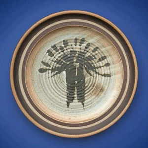 JOHN DAVEY SCOTTISH POTTERY CHARGER PLATE 1970s STONEWARE STUDIO POTTERY - Picture 1 of 12