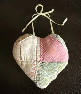 VTG Quilted Hanging Stuffed 2 Sided Heart Green Pink Paisley Floral 4.5" x 5" - Picture 1 of 4