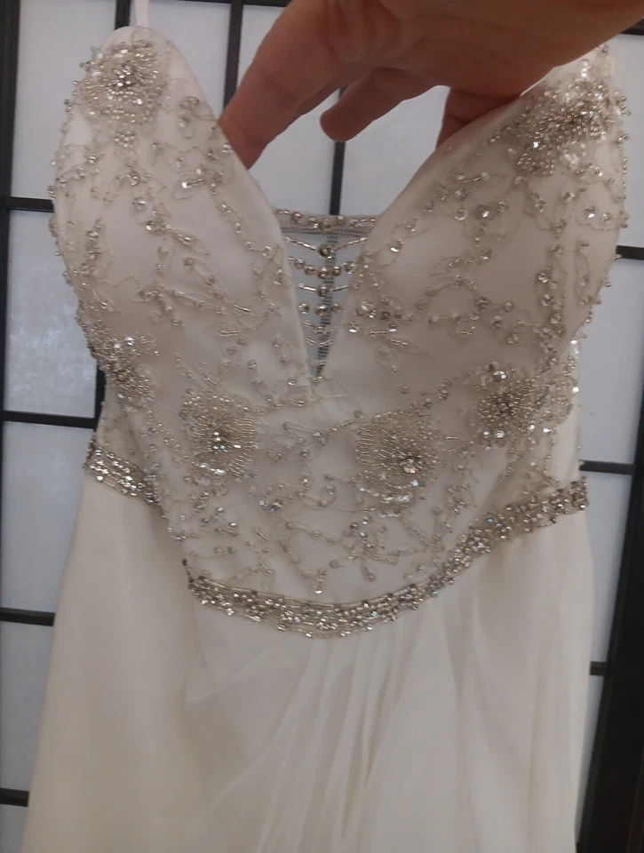 ¡NUEVO! Vestido de novia marfil con cuentas extra talla 6 diseño de jazmín magnífico que fluye suave Foto 1 de 4