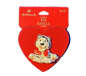 Hallmark PIN San Valentino Vintage TIGRE GATTO CUORE fiocco BIANCO 1995 spilla 425 NUOVO - Foto 1 di 4