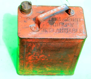 Vintage Collectible Valor 2 Gallon Fuel Oil Petrol Can complete with brass cap - Picture 1 of 9