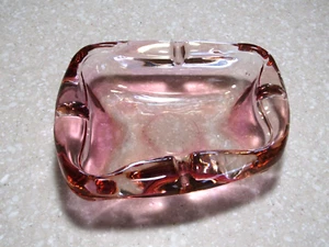 Pink Mid Century Thick Glass Asymmetrical Ashtray with 4 Slots - Picture 1 of 11