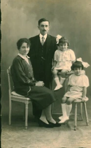 Carte photo ancienne portrait de famille 1950 - Picture 1 of 1