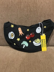 Neu mit Etikett limitierte Auflage Baggu Sanrio Gudetama bestickt mittelgroßer Halbmond Tasche - Bild 1 von 14