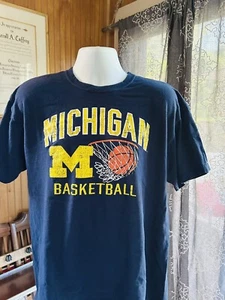 Vintage University of Michigan Basketball LG T-Shirt. Leichte Abnutzung zum Drucken - Bild 1 von 6