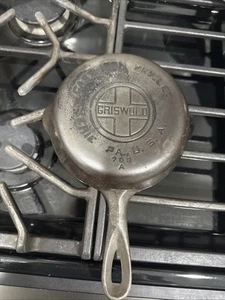 Griswold Large Block Logo 709 #3 Cast Iron Pan Skillet Erie PA Flat USA - Picture 1 of 6