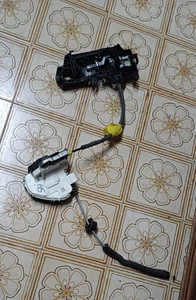 SERRATURA PORTA POST SX AUDI Q5 COD 8X0839015C - Foto 1 di 2