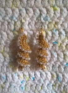 Hypoallergenic Crochet Spiral Earrings Gold Faux Pearl Titanium Hooks Dangle - Bild 1 von 3