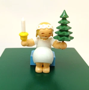 Margeritenengel sitzend mit Baum 634/70/3 - Wendt & Kühn "Rarität" NEU - Bild 1 von 1