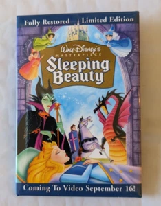 Dornröschen 2"× 3" Walt Disney Werbefilm Pin Button Neuwertig - Bild 1 von 2