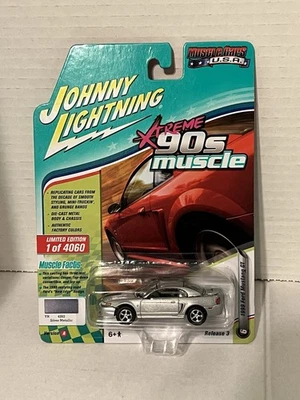 Ford Mustang GT 1999 Johnny Lightning cupé plateado Xtreme años 90 Muscle Cars nuevo en paquete Foto 1 de 4