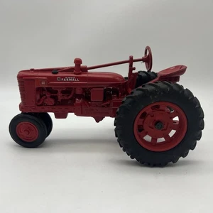 Ertl Mccormick Farmall Tractor Case Corporation CNHi 1/16 DieCast Replica 1988 - Bild 1 von 7