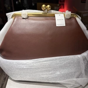 Bolso Coach Kiss Lock Marco Grande Marrón Auténtico NUEVO CON ETIQUETAS ENVÍO RÁPIDO RECIBO DISPONIBLE - Imagen 1 de 4