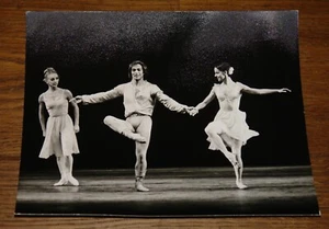 RUDOLF NUREYEV VINTAGE ORIGINAL NEWSPAPER PRESS PHOTO 2 W/ JENNIE WALTON STAMPM - Picture 1 of 1