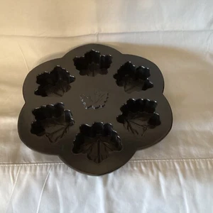 NORDIC WARE Cast Aluminum MAPLE LEAF Cake Mold Muffin Baking Pan - Made in USA - Picture 1 of 6
