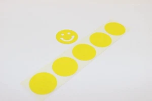 Lot of 100 Tanning Bed Body Stickers Yellow Smiley Face Tattoo - Foto 1 di 2