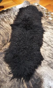 A Crinkly Naturally Curly Natural Black Double Length Icelandic Sheepskin Rug - Picture 1 of 8